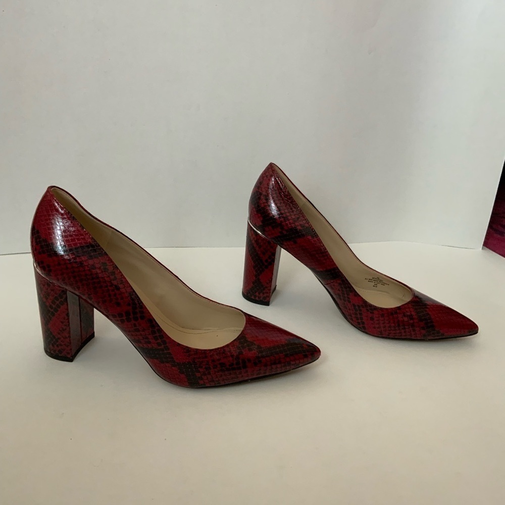 Marc Fisher Size 7M Red / Black Faux Snakeskin Women’s Shoes - Picture 3 of 3